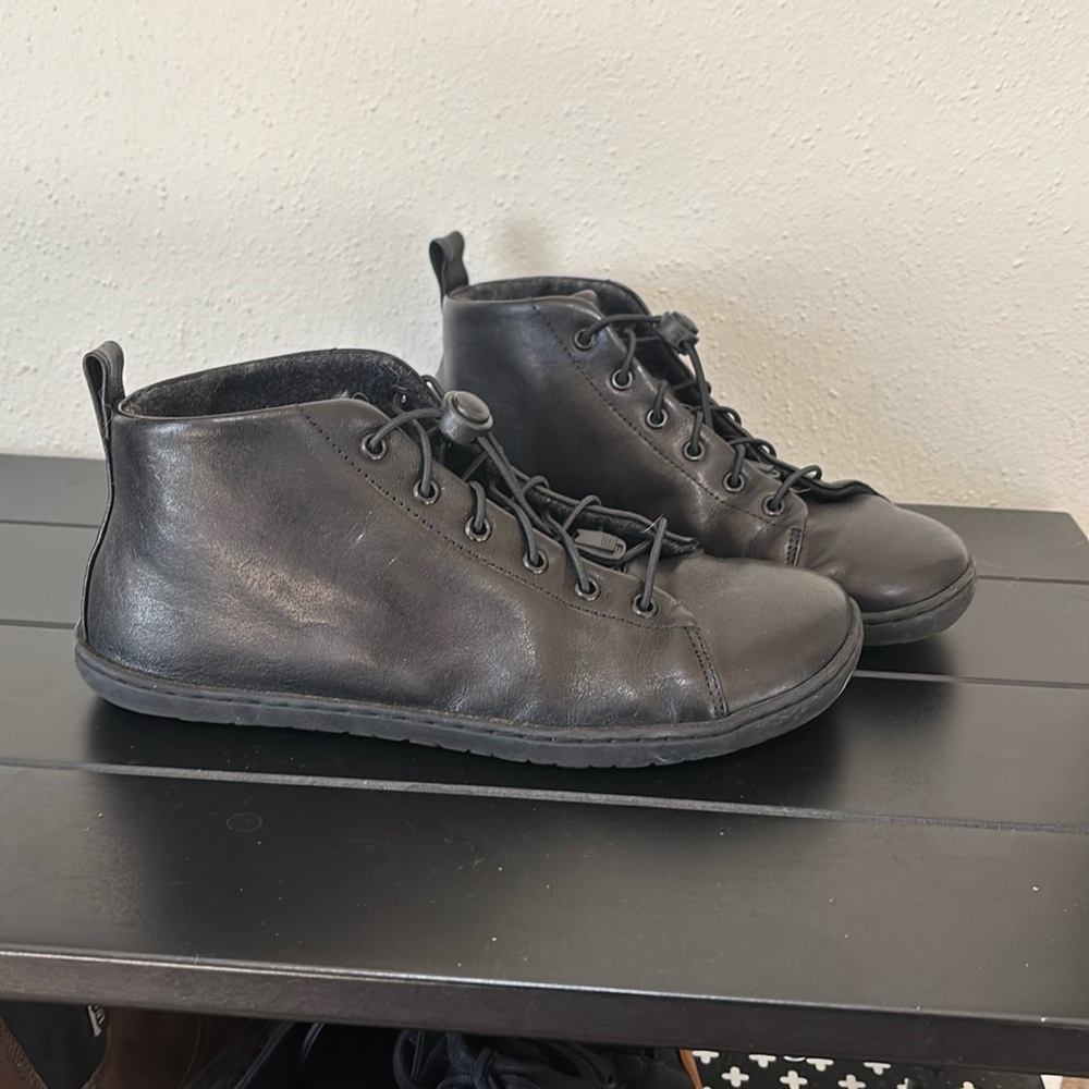 Like New Mukishoes raw leather black 39